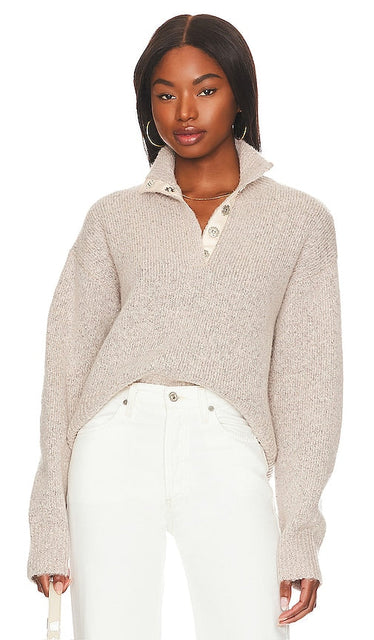 525 Boxy Snap Front Henley in Beige - 525 Boxy Snap Front Henley en Beige - 525 米色方形按扣前亨利衫 - 525 Boxy Henley mit Druckknöpfen vorne in Beige - 525 박시 스냅 프론트 헨리 베이지 색상 - Henley frontale boxy 525 con chiusura a scatto in beige