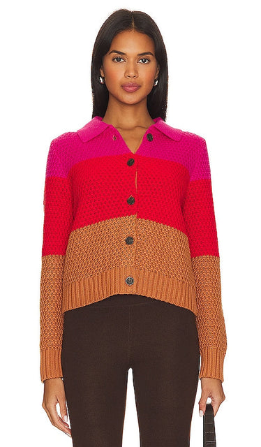 525 Joanna Colorblocked Honeycomb Cardigan in Red - 525 Joanna Cardigan en nid d'abeille color block en rouge - 525 Joanna 红色拼色蜂窝开衫 - 525 Joanna Colorblocked Honeycomb Cardigan in Rot - 525 Joanna Colorblocked 허니컴 가디건 레드 색상 - Cardigan a nido d'ape color block 525 Joanna in rosso