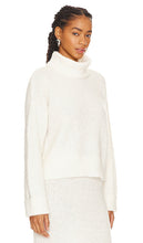 525 Vida Boucle Turtleneck Pullover Sweater in Cream