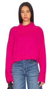 525 Lily Split Turtleneck Sweater in Fuchsia - Pull à col roulé fendu 525 Lily en fuchsia - 525 Lily 紫红色开叉高领毛衣 - 525 Lily geteilter Rollkragenpullover in Fuchsia - 525 Lily 스플릿 터틀넥 스웨터 - Maglione dolcevita con spacco 525 Lily in fucsia