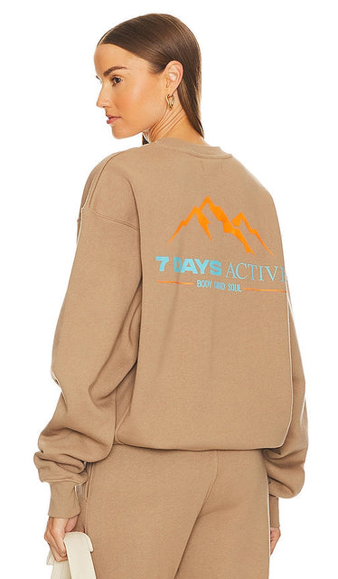 7 Days Active Organic Crew Neck in Tan - Col ras du cou biologique 7 Days Active en beige - 7 Days Active 有机黄褐色圆领衫 - 7 Days Active Organic Rundhalsausschnitt in Hellbraun - 7 데이즈 액티브 오가닉 크루넥(탠) - Girocollo organico attivo 7 giorni in marrone chiaro