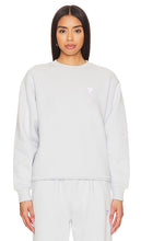7 Days Active Organic Crewneck Sweatshirt in Baby Blue - Sweat-shirt bio à col rond 7 Days Active en bleu bébé - 7 Days Active 淡蓝色有机圆领运动衫 - 7 Days Active Bio-Sweatshirt mit Rundhalsausschnitt in Babyblau - 7 Days Active 오가닉 크루넥 스웨트셔츠 베이비 블루 색상 - Felpa girocollo organica 7 Days Active in celeste