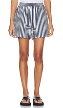 AEXAE Shorts in White - Short AEXAE en blanc - AEXAE 白色短裤 - AEXAE Shorts in Weiß - AEXAE 반바지 화이트 색상 - Pantaloncini AEXAE in bianco