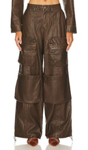 AFRM Collins Cargo Pants in Chocolate - Pantalon cargo AFRM Collins en chocolat - AFRM Collins 巧克力色工装裤 - AFRM Collins Cargohose in Schokolade - AFRM Collins 카고 팬츠 - Pantaloni cargo AFRM Collins color cioccolato