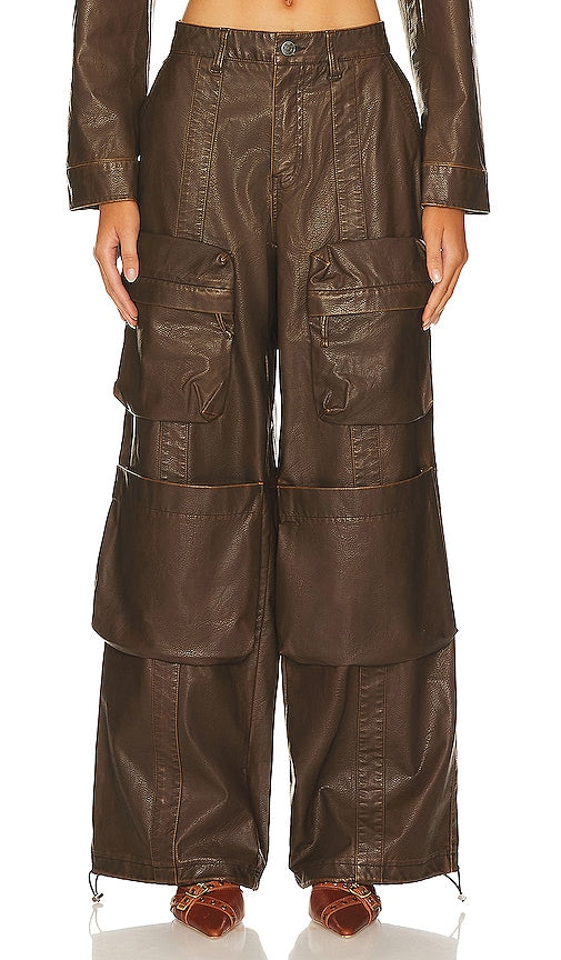 AFRM Collins Cargo Pants in Chocolate - Pantalon cargo AFRM Collins en chocolat - AFRM Collins 巧克力色工装裤 - AFRM Collins Cargohose in Schokolade - AFRM Collins 카고 팬츠 - Pantaloni cargo AFRM Collins color cioccolato