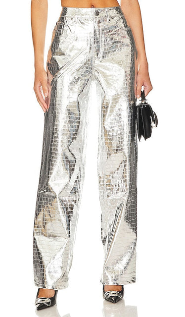 AFRM Marshall Pants in Metallic Silver - Pantalon Marshall AFRM en argent métallisé - AFRM Marshall 金属银长裤 - AFRM Marshall-Hose in Metallic-Silber - 메탈릭 실버 소재의 AFRM 마샬 팬츠 - Pantaloni Marshall AFRM in argento metallizzato