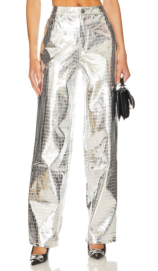 AFRM Marshall Pants in Metallic Silver - Pantalon Marshall AFRM en argent métallisé - AFRM Marshall 金属银长裤 - AFRM Marshall-Hose in Metallic-Silber - 메탈릭 실버 소재의 AFRM 마샬 팬츠 - Pantaloni Marshall AFRM in argento metallizzato