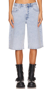 AFRM x Revolve Derby Short in Blue - Short Derby AFRM x Revolve en bleu - AFRM x Revolve 蓝色德比短裤 - AFRM x Revolve Derby Short in Blau - AFRM x Revolve Derby 쇼츠 블루 색상 - Pantaloncini derby AFRM x Revolve in blu