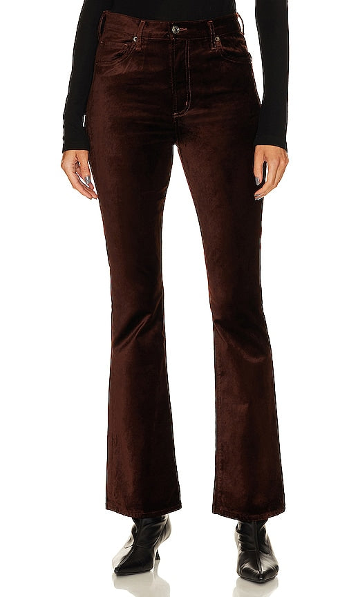 AGOLDE Nico High Rise Slim Boot in Brown - AGOLDE Nico - Botte slim taille haute en marron - AGOLDE Nico 高腰修身棕色靴子 - AGOLDE Nico High Rise Slim Boot in Braun - AGOLDE 니코 하이라이즈 슬림 부츠브라운 색상 - AGOLDE Nico stivale slim a vita alta in marrone
