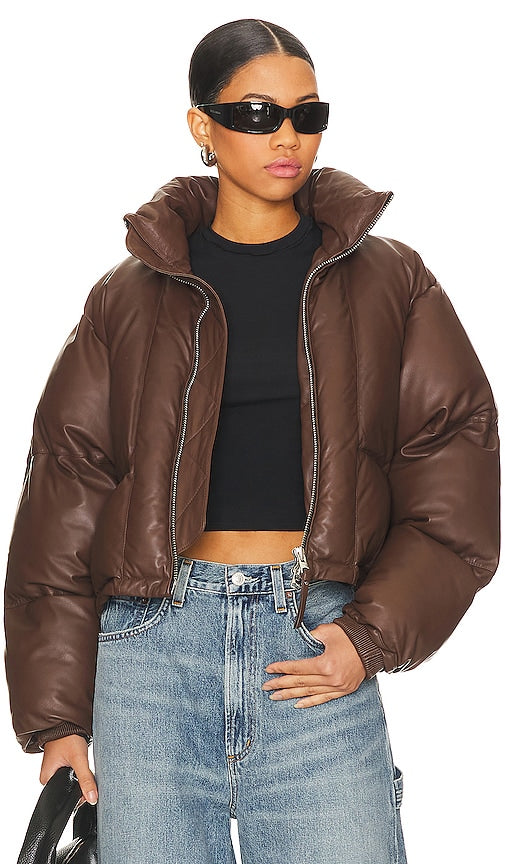 AGOLDE x Shoreditch Ski Club Edie Leather Puffer in Brown - AGOLDE x Shoreditch Ski Club Edie Doudoune en cuir marron - AGOLDE x Shoreditch Ski Club Edie 棕色皮革羽绒服 - AGOLDE x Shoreditch Ski Club Edie Lederpuffer in Braun - AGOLDE x Shoreditch Ski Club 브라운 컬러의 에디 가죽 퍼퍼 - Piumino in pelle Edie AGOLDE x Shoreditch Ski Club in marrone