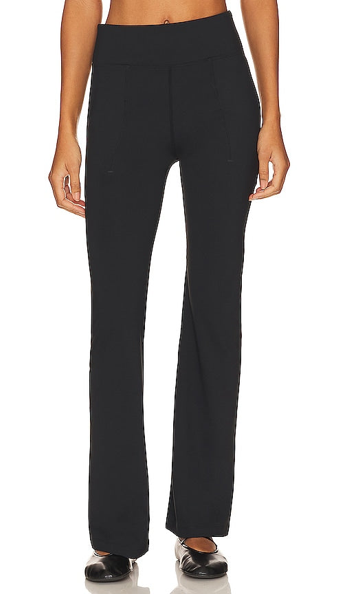 ALALA Muse Flare Pant in Black - Pantalon évasé ALALA Muse en noir - ALALA Muse 黑色喇叭裤 - ALALA Muse Flare Hose in Schwarz - ALALA 뮤즈 플레어 팬츠블랙 색상 - Pantaloni svasati ALALA Muse in nero