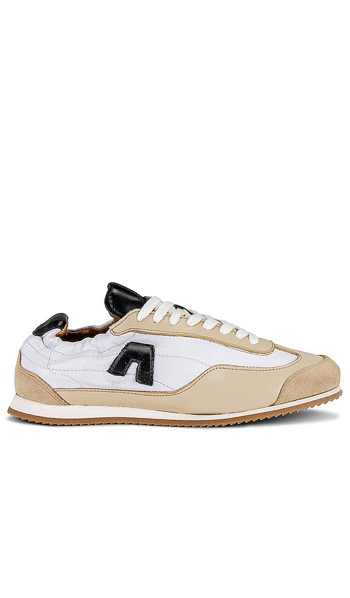 ALOHAS Freckle Sneakers in White - ALOHAS Baskets taches de rousseur en blanc - ALOHAS 白色雀斑运动鞋 - ALOHAS Sommersprossen-Sneaker in Weiß - ALOHAS 프리클 스니커즈화이트 색상 - Scarpe da ginnastica con lentiggine ALOHAS in bianco