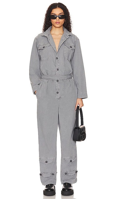 ALPHA INDUSTRIES Mod Flight Suit in Grey - Combinaison de vol ALPHA INDUSTRIES Mod en gris - ALPHA INDUSTRIES 灰色 Mod 飞行服 - Modischer Fliegeranzug von ALPHA INDUSTRIES in Grau - ALPHA INDUSTRIES 모드 플라이트슈트 그레이 색상 - Tuta da volo Mod ALPHA INDUSTRIES in grigio