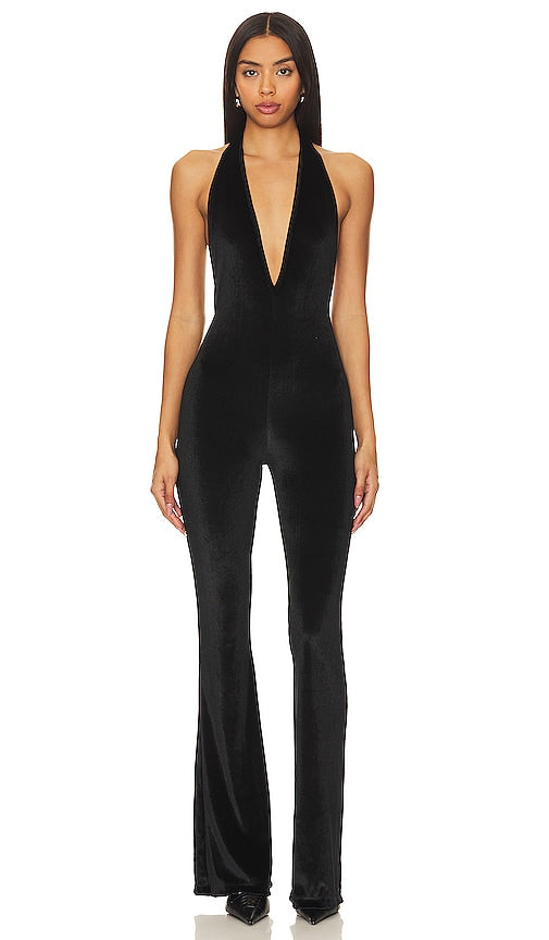 AMOR MIA Iman Midnight Velvet Jumpsuit in Black - AMOR MIA Iman Combinaison en velours minuit en noir - AMOR MIA Iman 黑色午夜天鹅绒连身裤 - AMOR MIA Iman Midnight Velvet Jumpsuit in Schwarz - AMOR MIA Iman 미드나잇 벨벳 점프수트 블랙 색상 - AMOR MIA Tuta in velluto Iman Midnight in nero