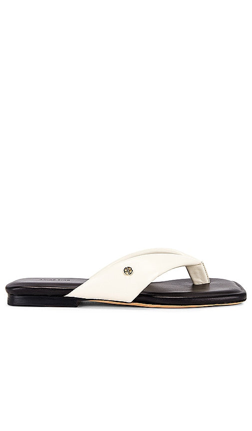 ANINE BING Viola Flat Sandals in Ivory - ANINE BING Sandales plates Viola en ivoire - ANINE BING 象牙色 Viola 平底凉鞋 - Flache Sandalen „Viola“ von ANINE BING in Elfenbein - ANINE BING 비올라 플랫 샌들 아이보리 색상 - ANINE BING Sandali piatti viola in avorio