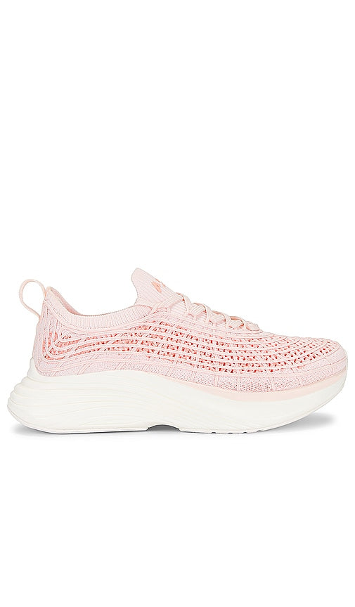 APL: Athletic Propulsion Labs Zipline Sneaker in Rose - APL : Baskets Zipline d'Athletic Propulsion Labs en rose - APL：Athletic Propulsion Labs 玫瑰色 Zipline 运动鞋 - APL: Athletic Propulsion Labs Zipline Sneaker in Rose - APL: Athletic Propulsion Labs 로즈 집라인 스니커즈 - APL: Sneaker Zipline di Athletic Propulsion Labs in rosa