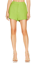 ASTR the Label Amiah Shorts in Green - ASTR the Label - Amiah - Short vert - ASTR the Label Amiah 绿色短裤 - ASTR the Label Amiah Shorts in Grün - ASTR the Label Amiah 쇼츠 그린 색상 - ASTR l'etichetta Amiah Pantaloncini in verde