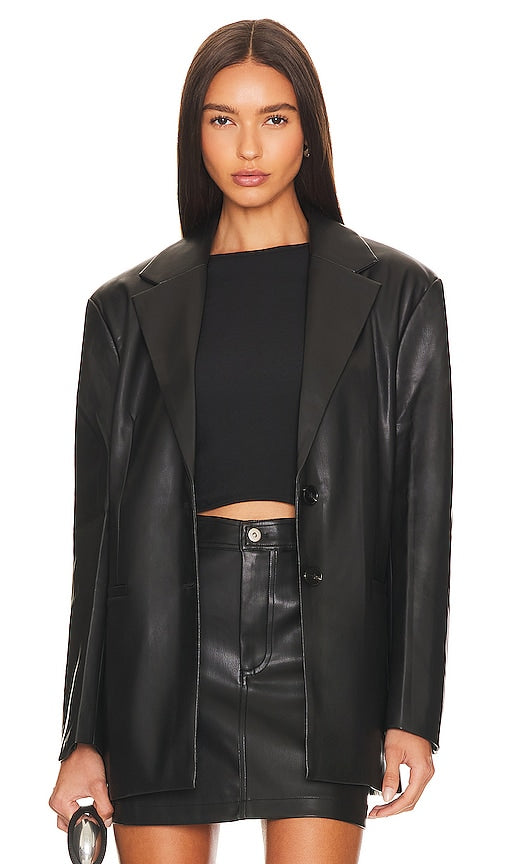 ASTR the Label Ezra Blazer in Black - ASTR the Label - Ezra - Blazer noir - ASTR the Label Ezra 黑色西装外套 - ASTR the Label Ezra Blazer in Schwarz - ASTR the Label 에즈라 블레이저 블랙 색상 - ASTR l'etichetta Ezra Blazer in nero