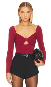 ASTR the Label Tivoli Sweater in Red - ASTR the Label Tivoli Pull en Rouge - ASTR the Label Tivoli 红色毛衣 - ASTR the Label Tivoli Pullover in Rot - ASTR 더 라벨 티볼리 스웨터 레드 색상 - ASTR il maglione Label Tivoli in rosso