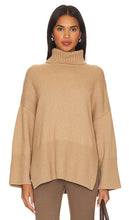 Autumn Cashmere Oversized Tunic in Tan - Tunique surdimensionnée en cachemire d'automne en beige - 秋季黄褐色大廓形羊绒长袍 - Herbstliche übergroße Tunika aus Kaschmir in Hellbraun - 가을 캐시미어 오버사이즈 튜닉(탠 색상) - Tunica oversize autunnale in cashmere marrone chiaro