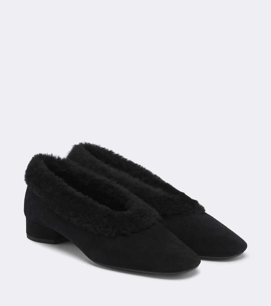Aeyde Delia shearling-lined suede ballet flats in Black - Ballerina Flats