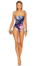 Agua Bendita Sandy One Piece in Blue - Agua Bendita Sandy une pièce en bleu - Agua Bendita Sandy 一件蓝色 - Agua Bendita Sandy Einteiler in Blau - Agua Bendita Sandy 원피스 블루 색상 - Costume intero Agua Bendita Sandy in blu