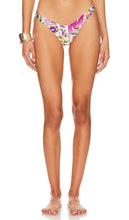Agua Bendita X Revolve Avy Bottom in Purple - Bas Agua Bendita X Revolve Avy en violet - Agua Bendita X Revolve Avy 紫色底裤 - Agua Bendita X Revolve Avy-Unterteil in Lila - Agua Bendita X Revolve Avy 하의 - Fondo Agua Bendita X Revolve Avy in viola