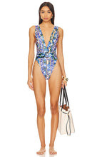 Agua Bendita X Revolve Ina One Piece in Royal - Une pièce Agua Bendita X Revolve Ina en Royal - Agua Bendita X Revolve Ina 皇家海贼王 - Agua Bendita X Revolve Ina Einteiler in Royal - Agua Bendita X Revolve Ina 원피스 in Royal - Agua Bendita X Revolve Ina One Piece in colore Royal