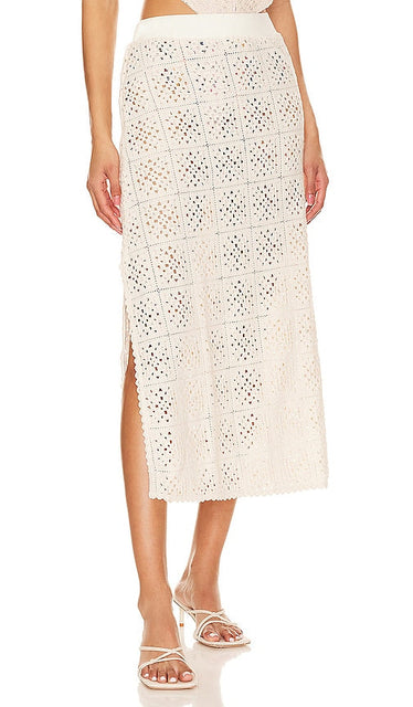 Agua Bendita X Revolve Mira Gres Crochet Midi Skirt in Beige - Jupe mi-longue au crochet Agua Bendita X Revolve Mira Gres en beige - Agua Bendita X Revolve Mira Gres 米色钩编中长半身裙 - Agua Bendita X Revolve Mira Gres Häkel-Midirock in Beige - Agua Bendita X Revolve Mira Gres 크로셰 미디 스커트 베이지 색상 - Gonna midi all'uncinetto Agua Bendita X Revolve Mira Gres in beige