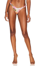 Agua Bendita x REVOLVE Adele Bikini Bottom in Pink - Bas de Bikini Adele Agua Bendita x REVOLVE en Rose - Agua Bendita x REVOLVE Adele 粉色比基尼泳裤 - Agua Bendita x REVOLVE Adele Bikinihose in Rosa - Agua Bendita x REVOLVE Adele 비키니 하의 핑크 색상 - Slip bikini Agua Bendita x REVOLVE Adele in rosa