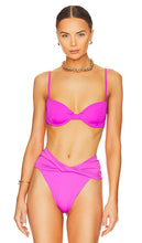 Agua Bendita x REVOLVE Irene Bikini Top in Fuchsia - Haut de Bikini Irene Agua Bendita x REVOLVE en Fuchsia - Agua Bendita x REVOLVE Irene 紫红色比基尼上衣 - Agua Bendita x REVOLVE Irene Bikinioberteil in Fuchsia - Agua Bendita x REVOLVE Irene 비키니 탑 in Fuchsia - Top bikini Agua Bendita x REVOLVE Irene in fucsia