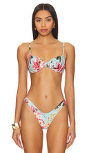 Agua Bendita x REVOLVE Karin Underwire Top in Baby Blue - Haut à Armatures Karin Agua Bendita x REVOLVE en Bleu Bébé - Agua Bendita x REVOLVE Karin 淡蓝色钢托上衣 - Agua Bendita x REVOLVE Karin Bügel-Top in Babyblau - Agua Bendita x REVOLVE Karin 언더와이어 탑 in Baby Blue - Top con ferretto Agua Bendita x REVOLVE Karin in celeste
