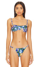 Agua Bendita x REVOLVE Margery Bikini Top in Royal - Haut de Bikini Margery Agua Bendita x REVOLVE en Royal - Agua Bendita x REVOLVE Margery 皇家比基尼上衣 - Agua Bendita x REVOLVE Margery Bikinioberteil in Royal - Agua Bendita x REVOLVE Margery 비키니 탑 in Royal - Top bikini Agua Bendita x REVOLVE Margery in colore reale