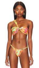 Agua Bendita x REVOLVE Zuri Bikini Top in Orange - Haut de Bikini Agua Bendita x REVOLVE Zuri en Orange - Agua Bendita x REVOLVE Zuri 橙色比基尼上衣 - Agua Bendita x REVOLVE Zuri Bikinioberteil in Orange - Agua Bendita x REVOLVE Zuri 비키니 탑 in 오렌지 - Top bikini Agua Bendita x REVOLVE Zuri in arancione