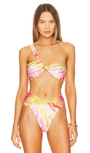 Agua Bendita x REVOLVE Zuri Bikini Top in Pink - Haut de Bikini Agua Bendita x REVOLVE Zuri en Rose - Agua Bendita x REVOLVE Zuri 粉色比基尼上衣 - Agua Bendita x REVOLVE Zuri Bikinioberteil in Rosa - Agua Bendita x REVOLVE Zuri 비키니 탑 in 핑크 - Top bikini Agua Bendita x REVOLVE Zuri in rosa