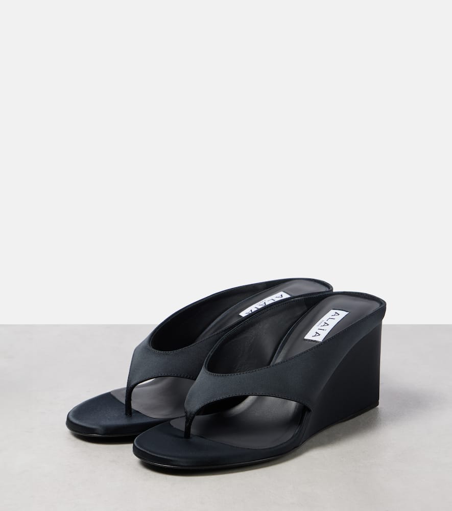 Alaia Cube 75 satin wedge thong sandals