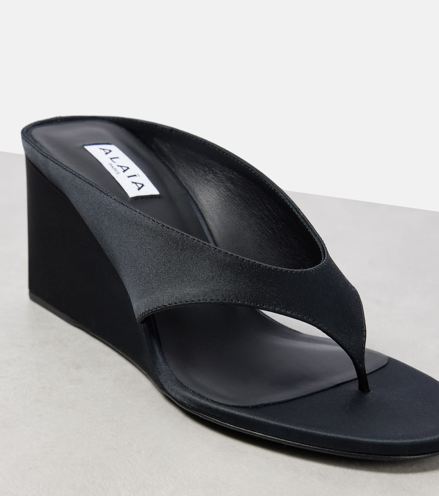 Alaia Cube 75 satin wedge thong sandals
