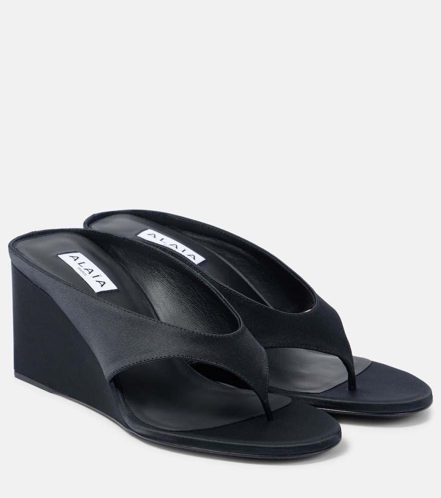 Alaia Cube 75 satin wedge thong sandals