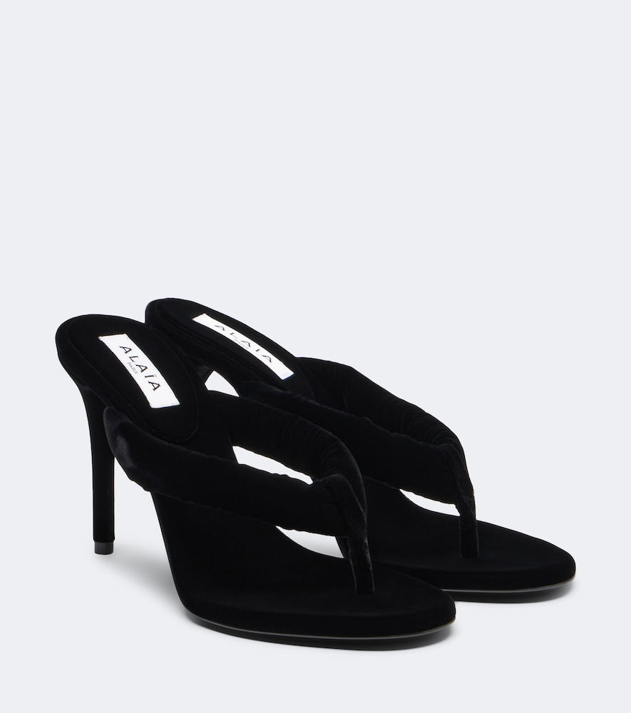 Alaia 90 velvet thong sandals - Black Heeled Sandals