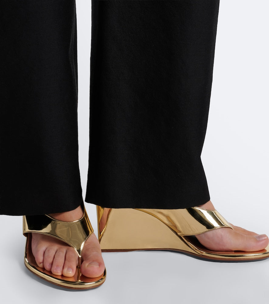 Alaia Cube metallic wedge thong sandals - Gold Heeled Sandals