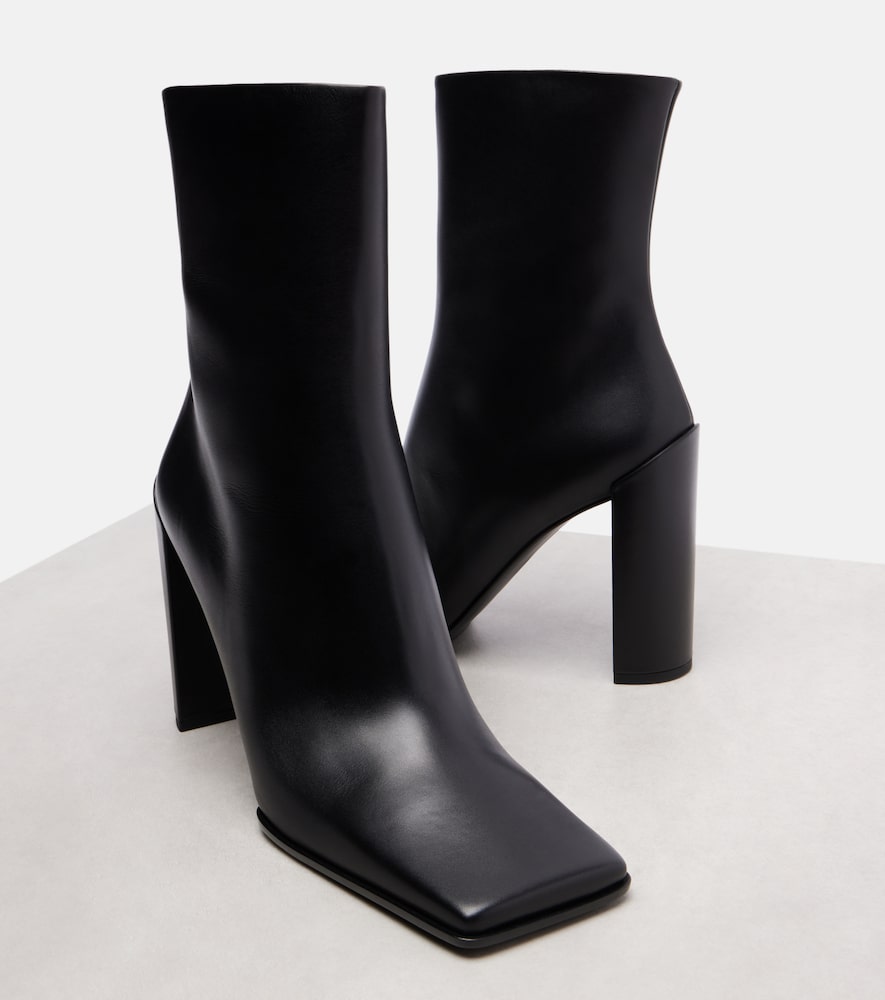Alaia Leather ankle boots (Black) - High Heels