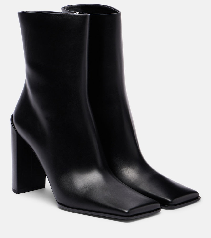 Alaia Leather ankle boots (Black) - High Heels