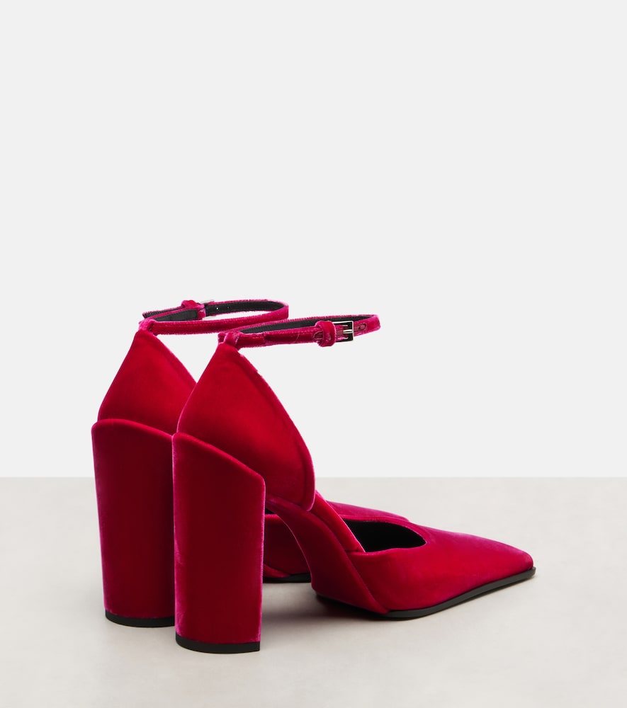 Alaia Velvet pumps in Pink - High-Heel Pumps