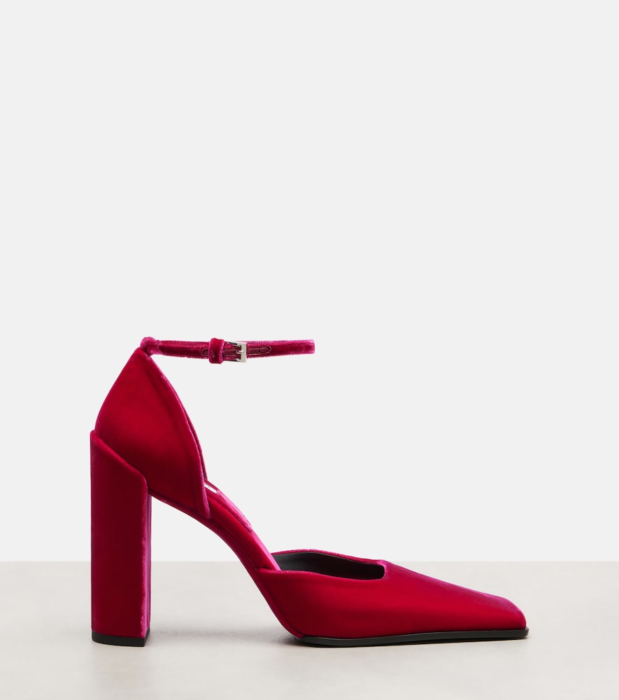 Alaia Velvet pumps in Pink - High-Heel Pumps