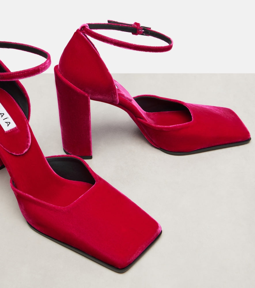 Alaia Velvet pumps in Pink - High-Heel Pumps