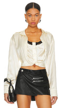 Alexander Wang Button Down With Integrated Cami in Ivory - Alexander Wang boutonné avec caraco intégré en ivoire - Alexander Wang 象牙色系扣衬衫搭配一体式吊带背心 - Alexander Wang Button-Down mit integriertem Cami in Elfenbein - Alexander Wang 아이보리 컬러의 캐미가 내장된 버튼다운 - Alexander Wang abbottonato con camicetta integrata in avorio