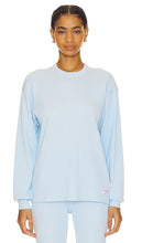 Alexander Wang Waffle Crew Neck Longsleeve in Baby Blue - Alexander Wang - T-shirt à manches longues et col ras du cou gaufré en bleu bébé - Alexander Wang 淡蓝色华夫格圆领长袖 - Alexander Wang Waffel-Langarmshirt mit Rundhalsausschnitt in Babyblau - Alexander Wang 와플 크루넥 롱슬리브 베이비 블루 색상 - Maglia a maniche lunghe girocollo Alexander Wang Waffle in celeste