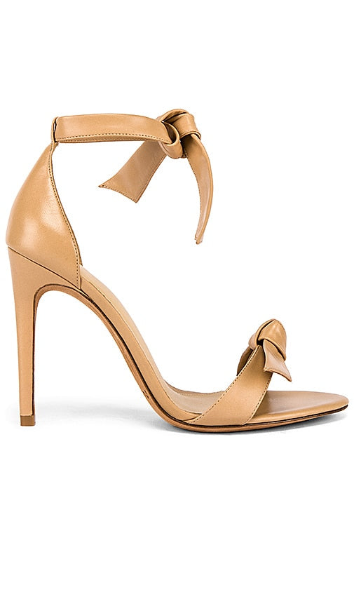 Alexandre Birman Clarita Sandal in Beige - Alexandre Birman Sandale Clarita en Beige - Alexandre Birman Clarita 米色凉鞋 - Alexandre Birman Clarita Sandale in Beige - Alexandre Birman 클라리타 샌들 베이지 색상 - Sandalo Alexandre Birman Clarita in beige