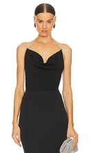 Alice + Olivia Coral Crystal Strap Cowl Top in Black - Alice + Olivia Haut bénitier à bretelles en cristal corail en noir - Alice + Olivia 黑色珊瑚水晶吊带风帽上衣 - Alice + Olivia Coral Crystal Strap Cowl Top in Schwarz - Alice + Olivia Coral 크리스탈 스트랩 카울 탑 블랙 색상 - Top con cappuccio con cinturino in cristallo corallo Alice + Olivia in nero