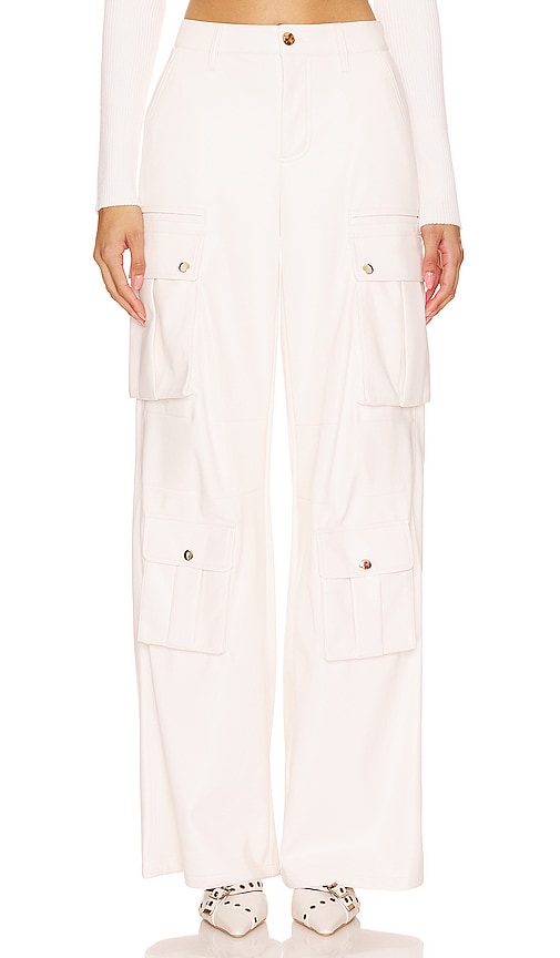 Alice + Olivia Joette Faux Leather Cargo Pant in Ivory - Alice + Olivia Pantalon cargo en similicuir Joette en ivoire - Alice + Olivia Joette 象牙色人造皮革工装裤 - Alice + Olivia Joette Kunstleder-Cargohose in Elfenbein - Alice + Olivia Joette 인조 가죽 카고 팬츠 - Pantaloni cargo in ecopelle Alice + Olivia Joette in avorio